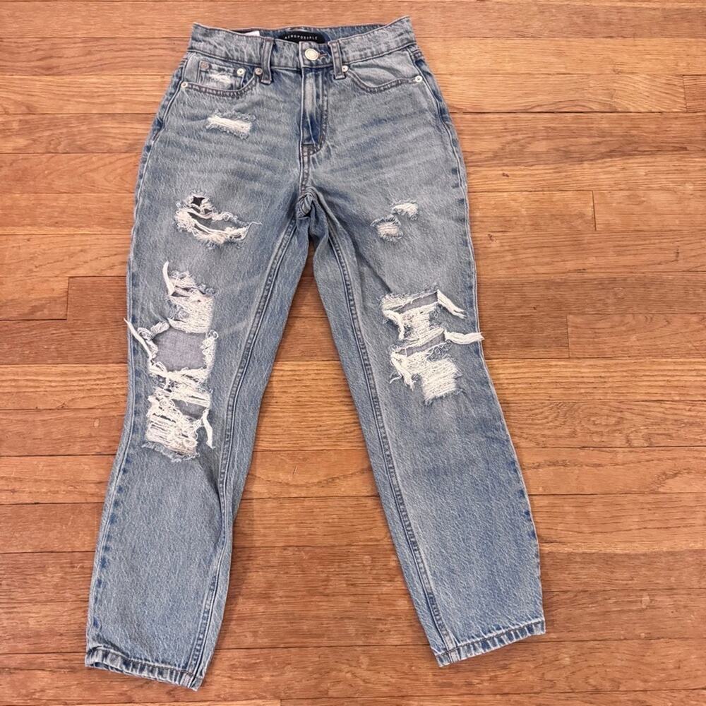 Aeropostale distressed Mom Jean size 00
 b54